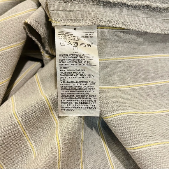 NWT Banana Republic Wrap Pencil Skirt. Size 6. - Picture 6 of 6